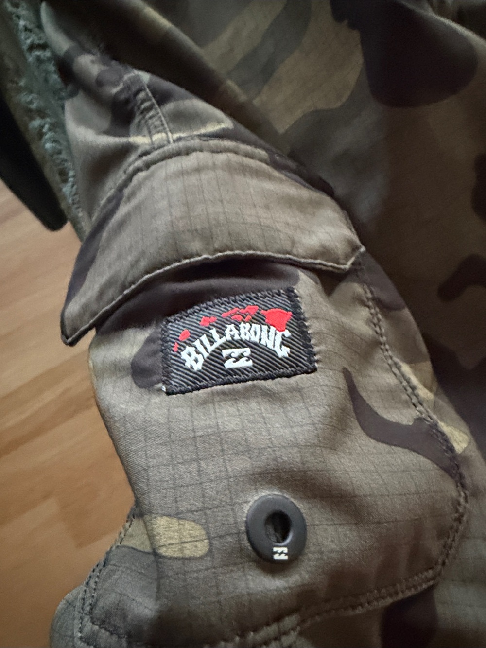 Billabong Men’s Olive and Black Camo Board Shorts - Picture 4 of 5